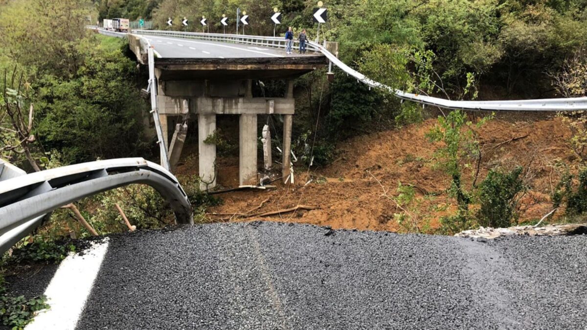 Sfiorato un altro ponte Morandi su un’autostrada sotto inchiesta