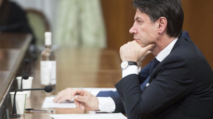 Altri 4 miliardi di tasse alle imprese. Agli uomini di Conte 7 milioni in dono