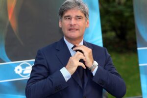 Ci vuole una scheggia di tradizione per non affogare nel mondo globale