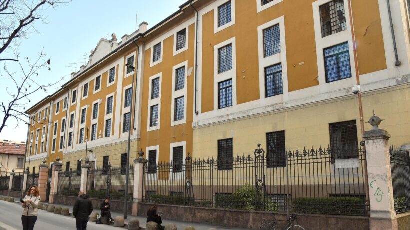 Serve il «fine pena mai», non i premi agli assassini