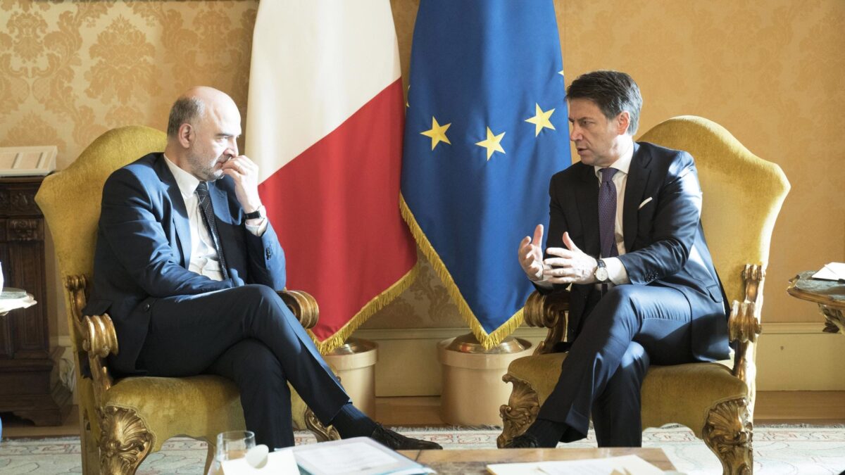 La maggioranza va in  pezzi sul Mes e Conte fugge dal padrone francese