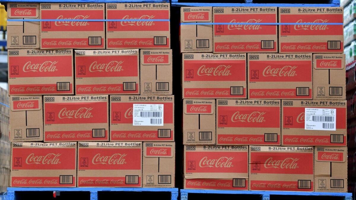La Coca Cola attacca il governoma nasconde la mano