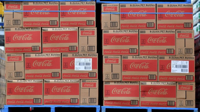 La Coca Cola attacca il governoma nasconde la mano