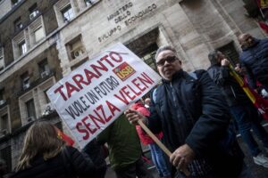 Il premier si fa scudo con i pm. Sull’Ilva è trattativa  sugli esuberi