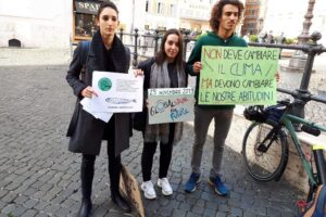 I pescetti in piazza puzzano già di vecchio
