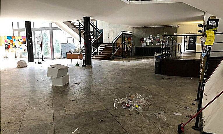 Università lercia dopo il rave illegale. I collettivi irridono il rettore furioso