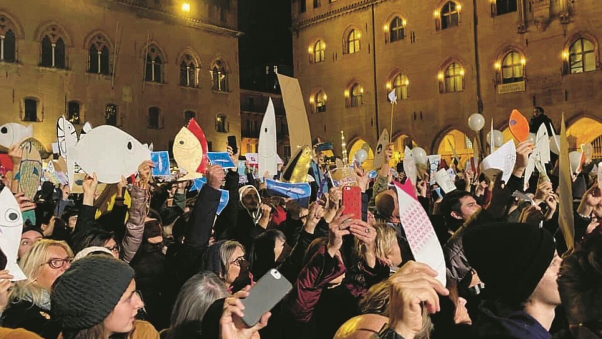 Dalle 7 madamin ai pesci in scatola. Tragicommedia dei salvatori del Pd