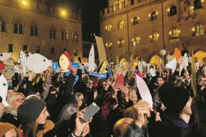 Dalle 7 madamin ai pesci in scatola. Tragicommedia dei salvatori del Pd
