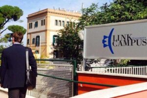 Nove milioni all’ateneo dei misteri il giorno dopo la vittoria del M5s