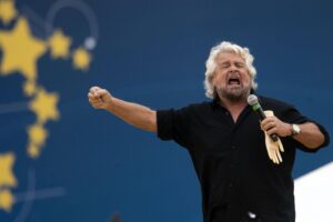 La sinistra è in panico da elezioni. Per scongiurarle si aggrappa a Grillo
