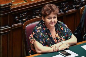 La vispa Teresa che si dissocia da sé stessa