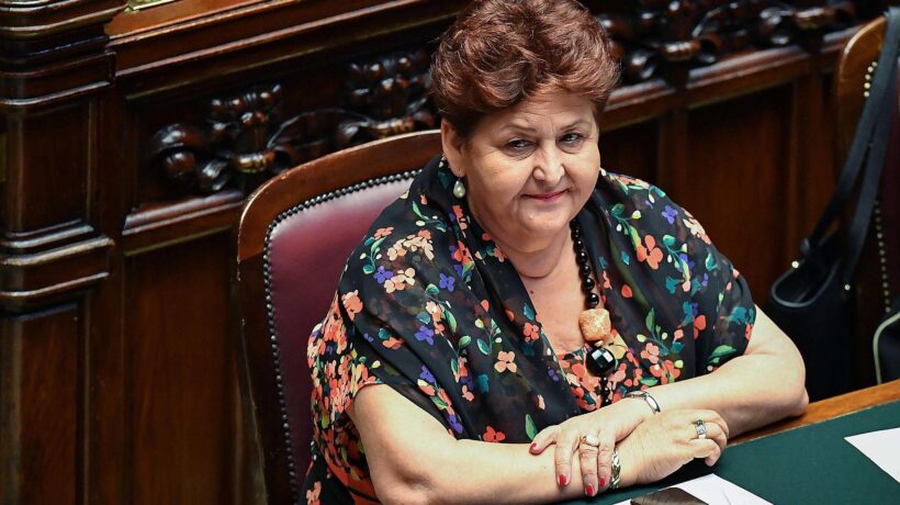 La vispa Teresa che si dissocia da sé stessa