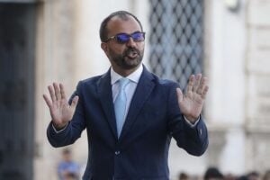 Fioramonti lancia la crociata verde: «Obbligo di lezioni sul clima a scuola»