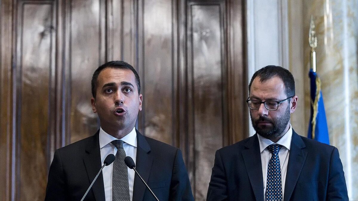 Di Maio vuole pieni poteri agli Esteri e ruba le deleghe al suo ex ministero