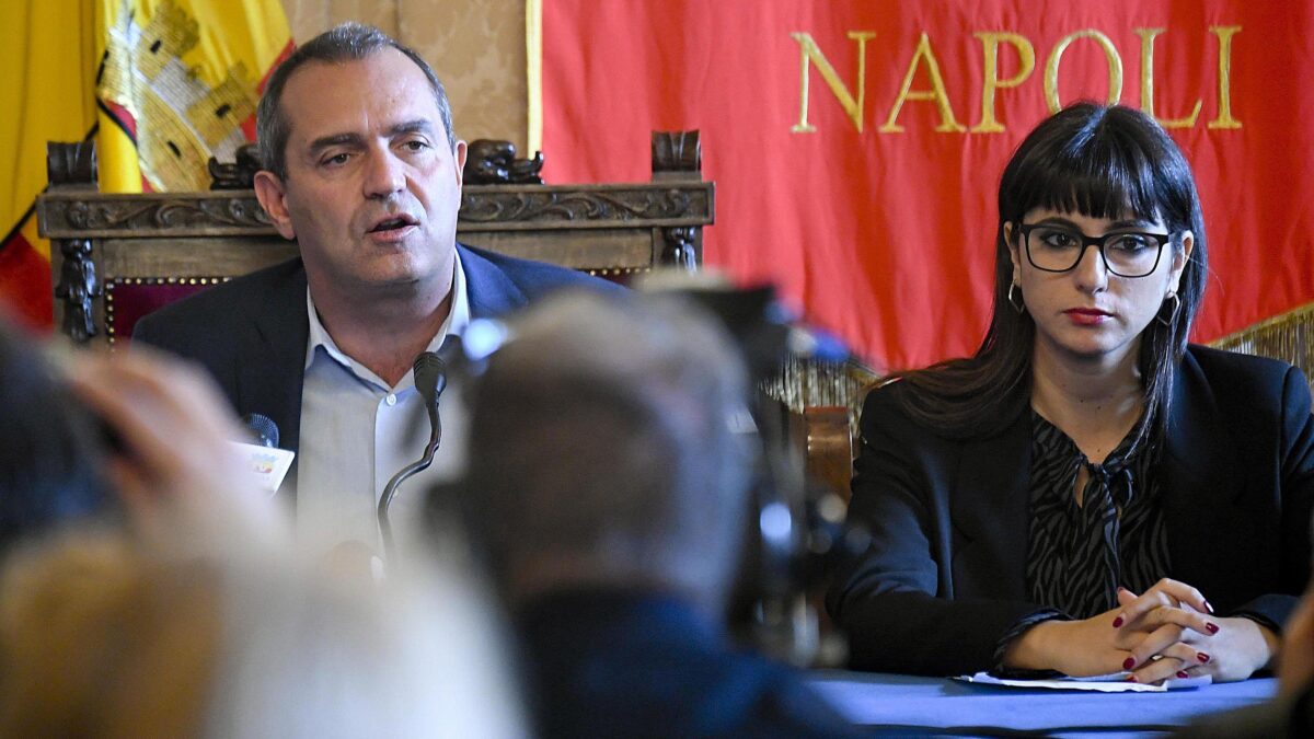 L’assessore di Napoli insulta gli israeliani «Assassini e nazisti». Ma la sinistra tace