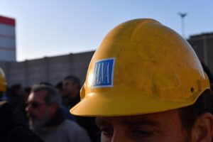 I 5 stelle bruciano l’emendamento pro Ilva
