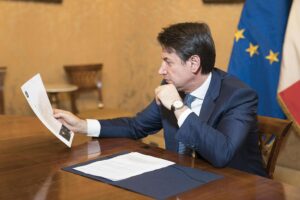 Riunioni e minacce non spaventano i franchi tiratori contro la manovra