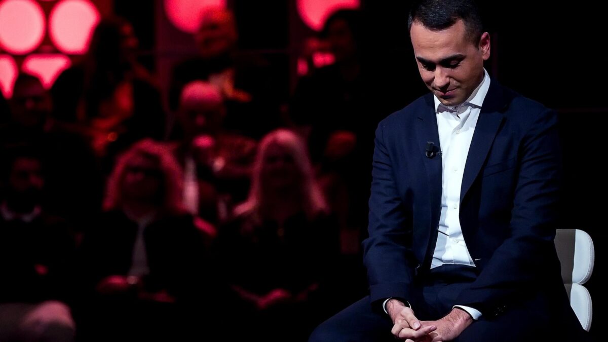 Rivolta 5 stelle: sconfessato Di Maio