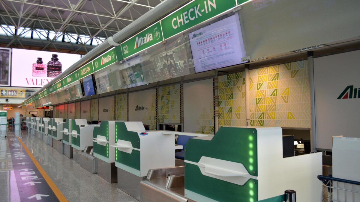 Levare ai sindaci per dare ad Alitalia. Il M5s offre l’alibi per alzare le tasse