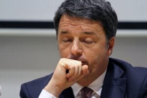 Il Bullo fa  ancora finta di non capire. Purtroppo per lui, gli italiani no
