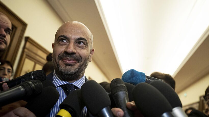Niente pace nel M5s Paragone guida la rivolta anti fondo