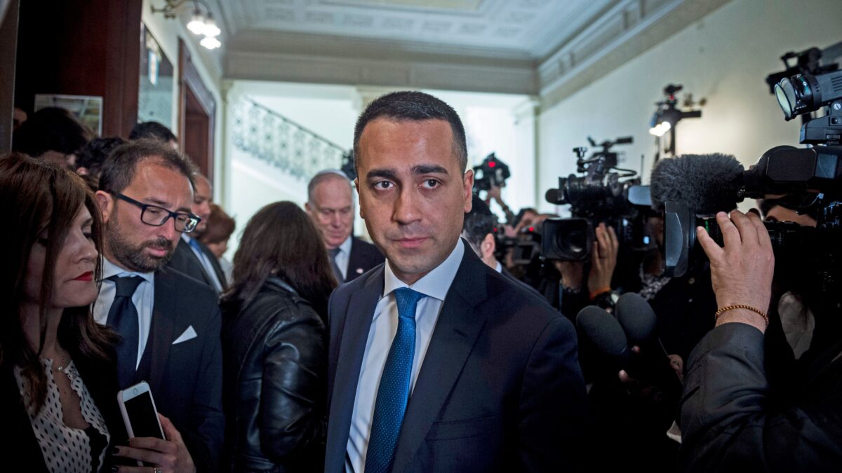 Di Maio vola a Tripoli nel tentativo (tardivo) di recuperare terreno