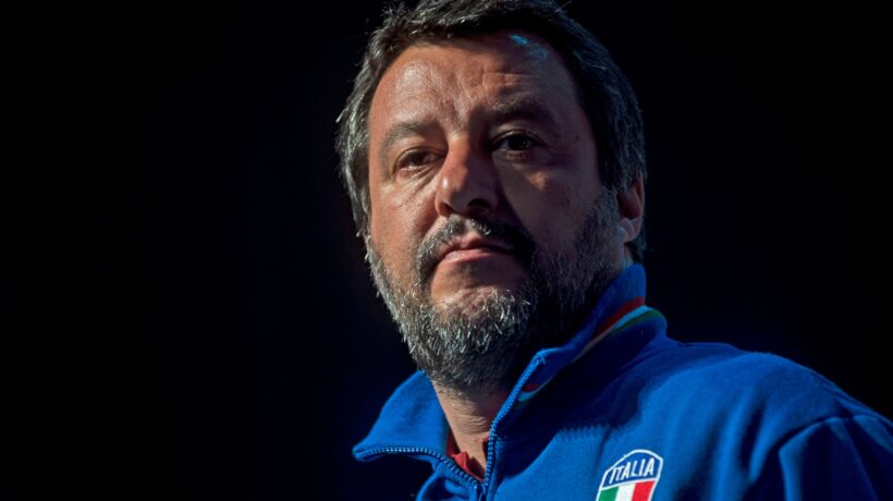 Salvini indagato per i voli di servizio