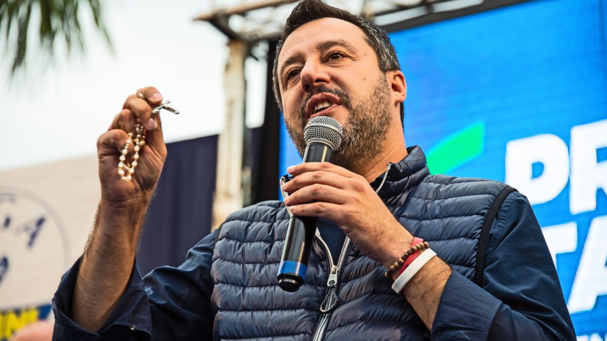 Blasfemi sono i gay pride anticattolici. Non le preghiere per aiutare Salvini
