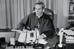 Dal Vaticano arriva lo stop alla beatificazione di Sheen, il pastore di anime della tv