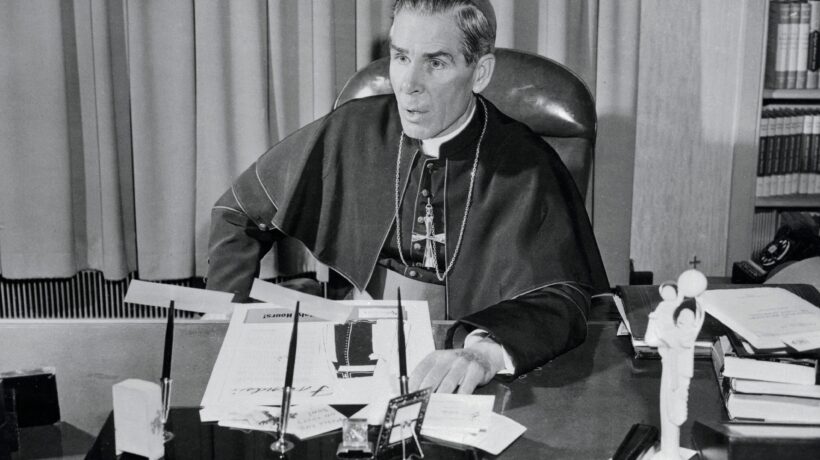 Dal Vaticano arriva lo stop alla beatificazione di Sheen, il pastore di anime della tv