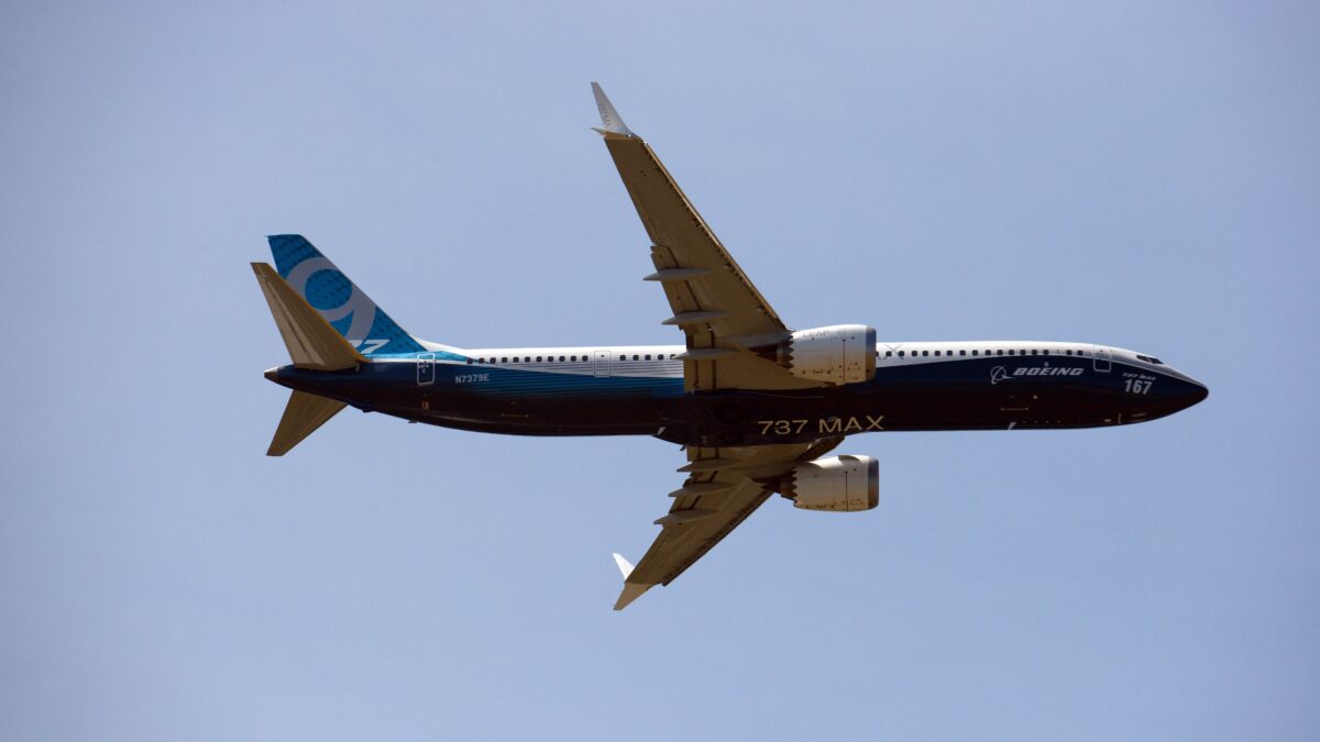 Il 737 inguaia Boeing e taglia la testa al capo mondiale