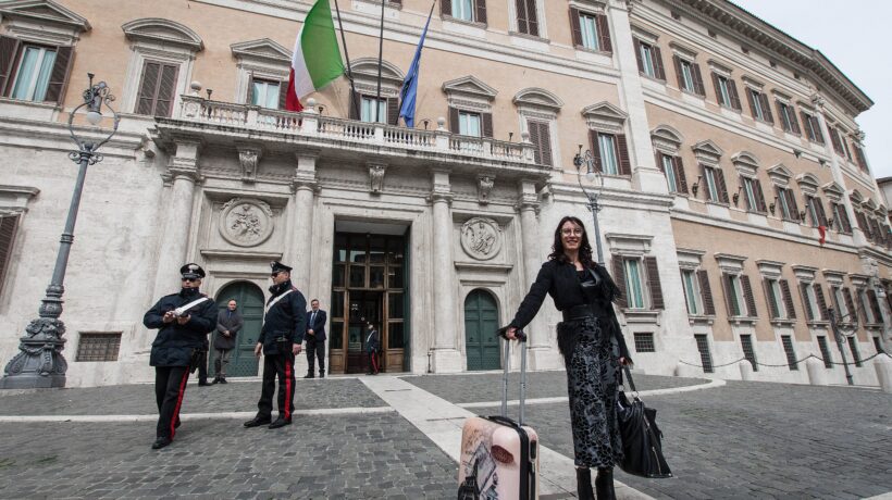 I buchi nella versione della renziana col portaborse vicino a Cosa nostra