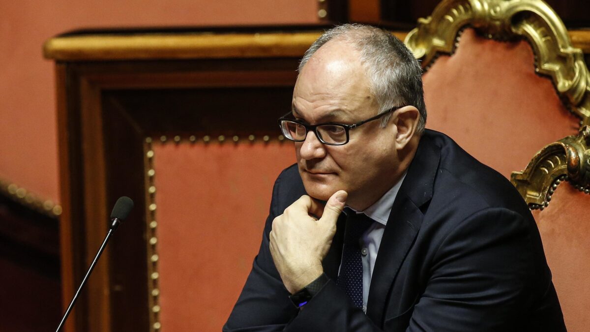 Gualtieri impazzito sul Mes, rinsavito sull’Imu