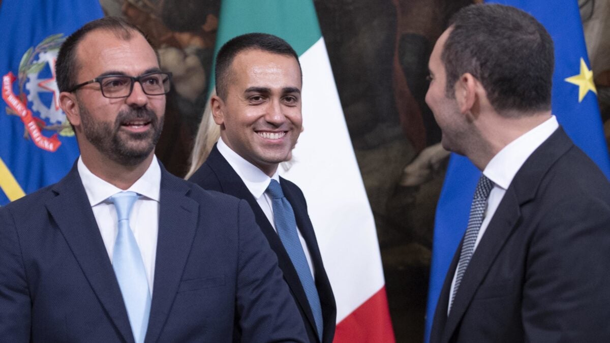 L’insostenibile doppia morale grillina sugli indagati