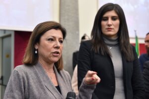 I 5 Stelle sono al governo, ma attaccano gli alleati del Pd su Anas