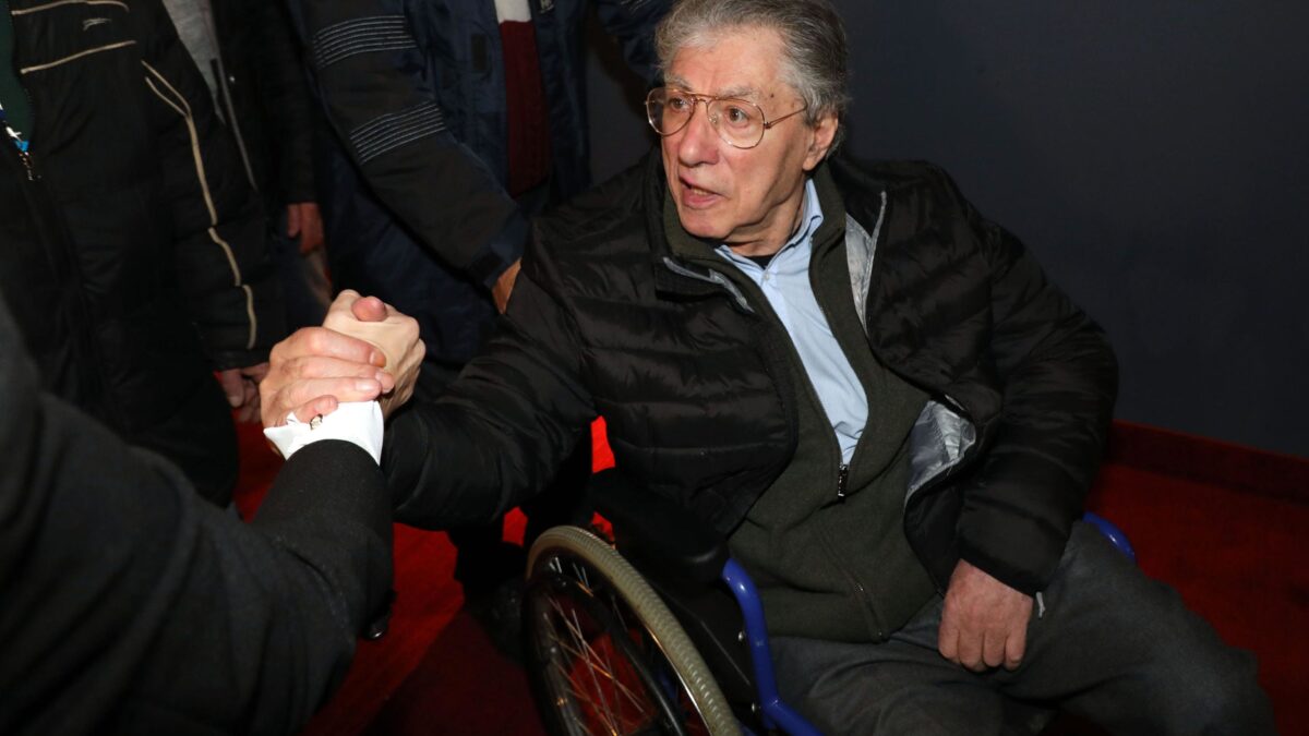 Bossi difenda la vecchia Lega, ma consegna base e futuro a Salvini