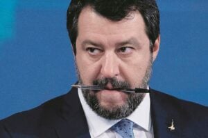 Lo spettro del crac spacca il governo. Salvini non infierisce: «Collaboriamo»