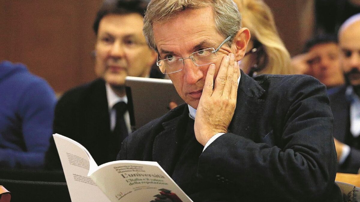 Il neoministro sta con i centri sociali: «Un’utile forma di aggregazione»