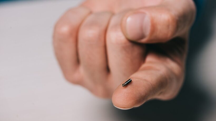 Un video racconta la vita da sorvegliati di chi ha innestato un biochip sottopelle