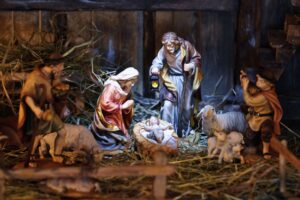 Il Papa elogia il presepe, il Web lo bandisce