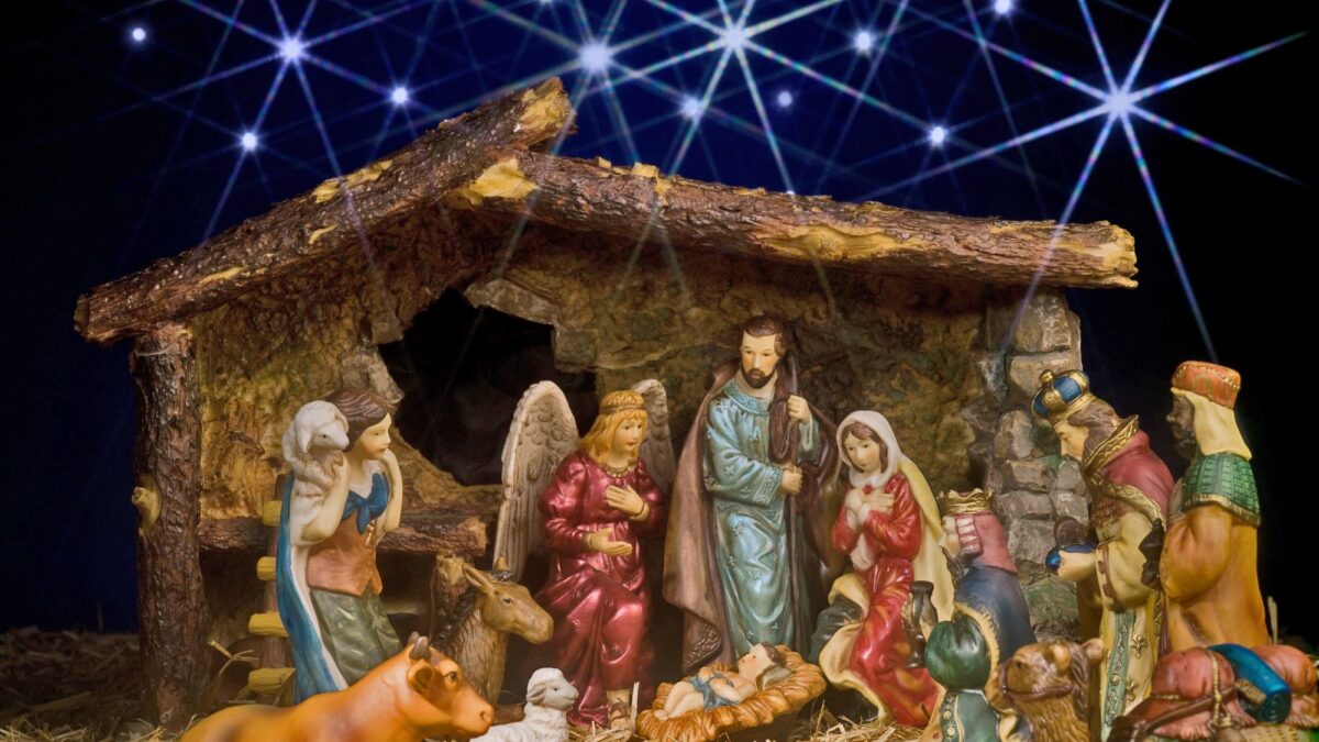 Presepi sul gommone imposti a mezza Italia. La Chiesa naufraga anche sulla Natività