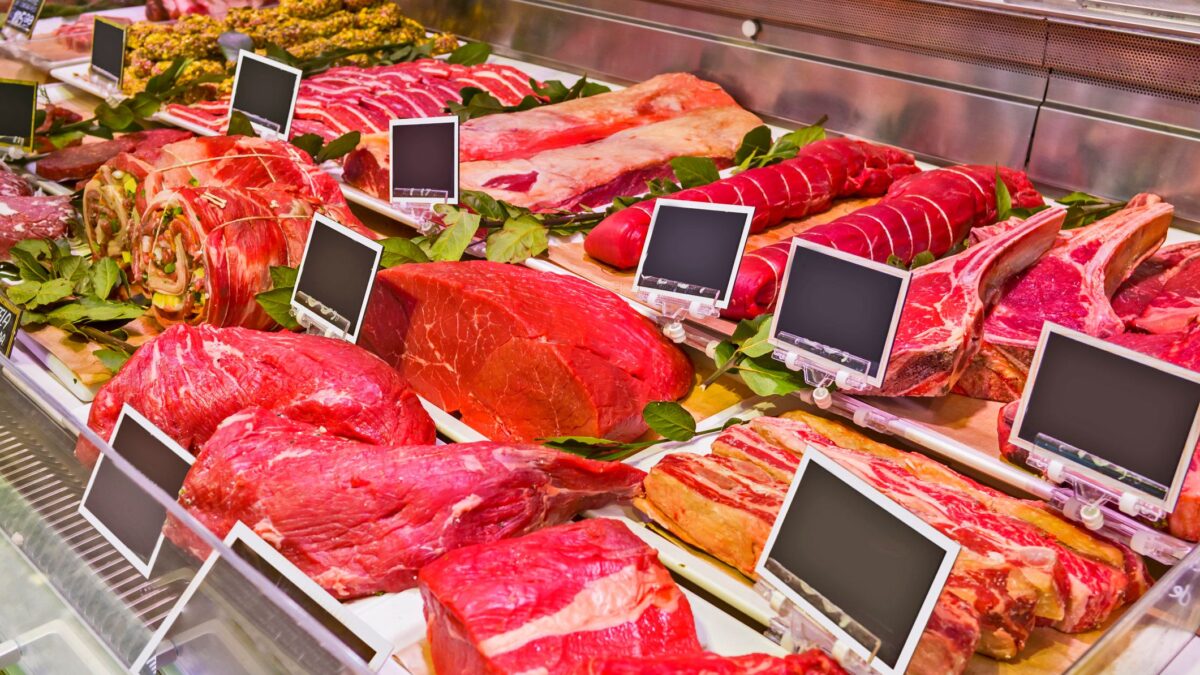 Basta con le balle della lobby vegana. La carne fa bene (anche all’ambiente)