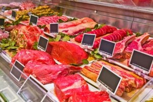Basta con le balle della lobby vegana. La carne fa bene (anche all’ambiente)