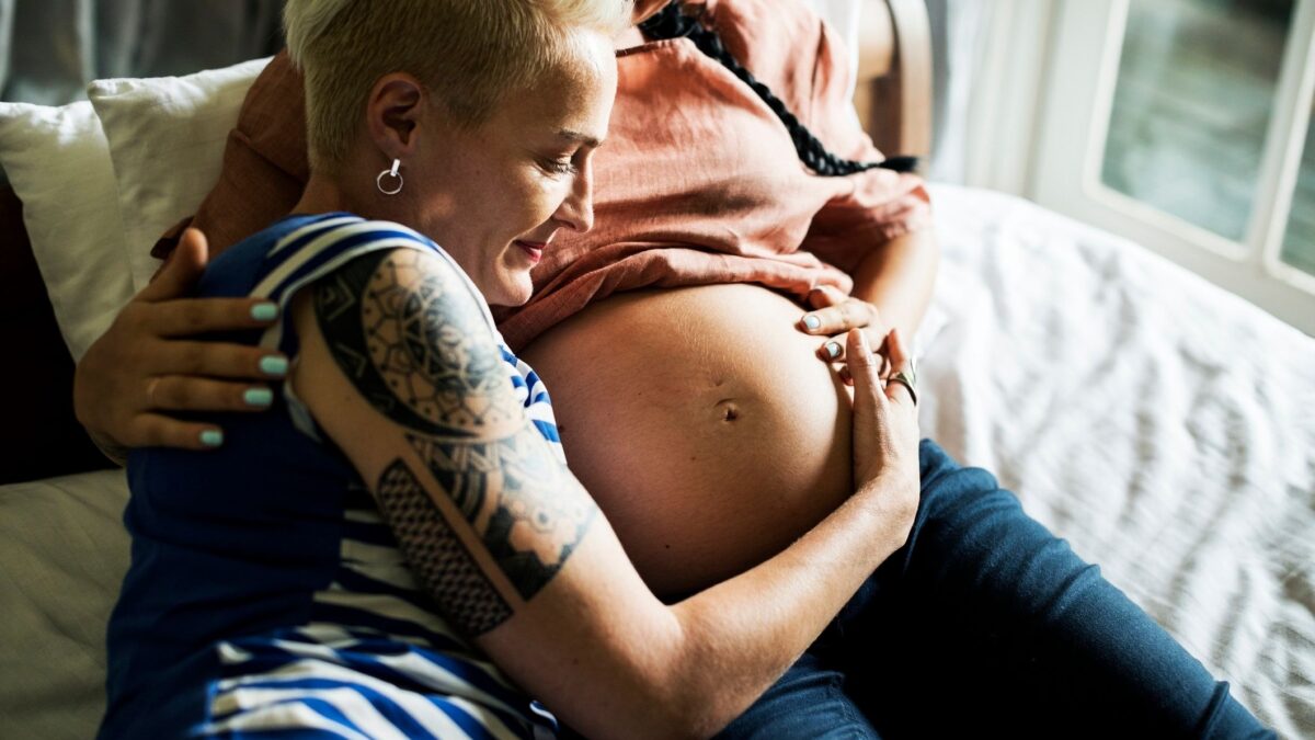 Con 5.000 euro e una ricerca online si possono creare i figli di due madri