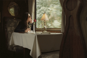 Riparte l’Orient express e la moda di quei viaggi in treno