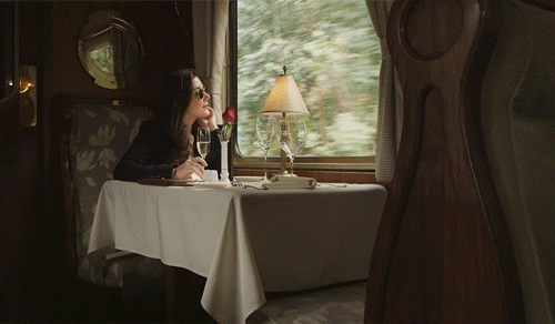Riparte l’Orient express e la moda di quei viaggi in treno