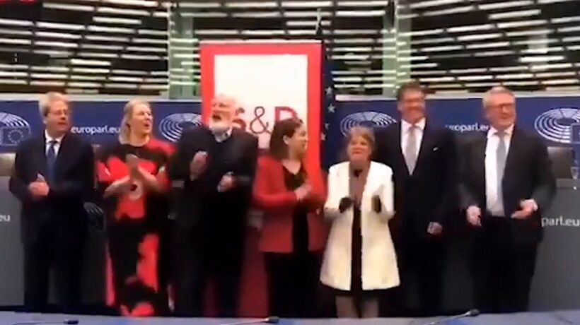 Gentiloni che sbraita «Bella ciao» insulta l’Anpi e fa un regalo a Salvini