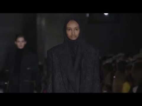 A Milano in passerella la modella con l’hijab