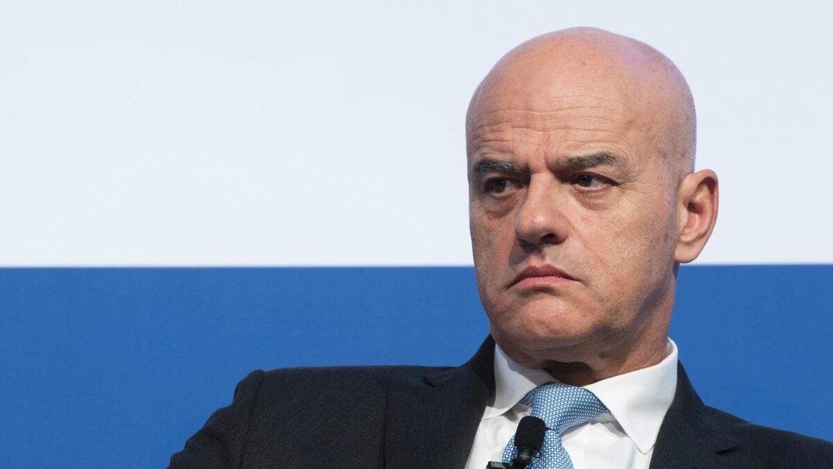 Con la condanna degli intermediari in Nigeria i pm puntano Descalzi. Ma l’assoluzione di Orsi è un salvagente per l’Eni