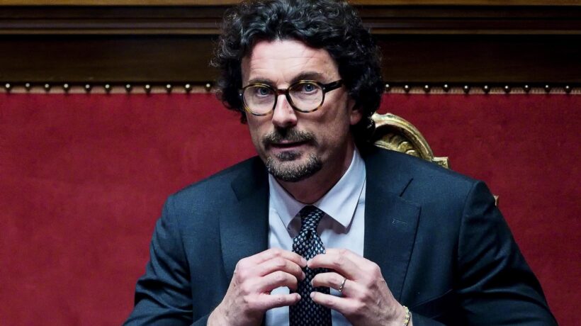 Danilo Toninelli: «Faciliterò la guerra ai poteri forti»